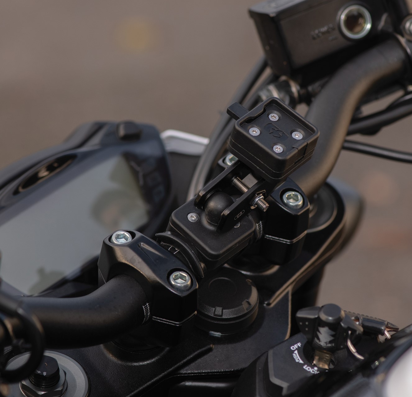 CLIQR - Pivot Arm Convertor